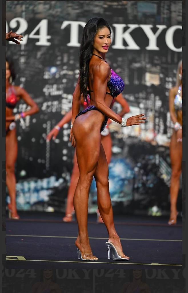 지난해 일본 도쿄에서 열린 국제보디빌딩연맹(IFBB) 세계피트니스 및 보디빌딩 선수권대회에서 포즈를 취한 박재진 씨. 박재진 씨 제공.