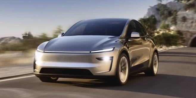 테슬라가 24일(현지시간) 미국에서 '뉴 모델Y' 주문을 받기 시작했다. 사진은 3월 인도를 알리는 테슬라 홈페이지. 테슬라 홈페이지 캡쳐