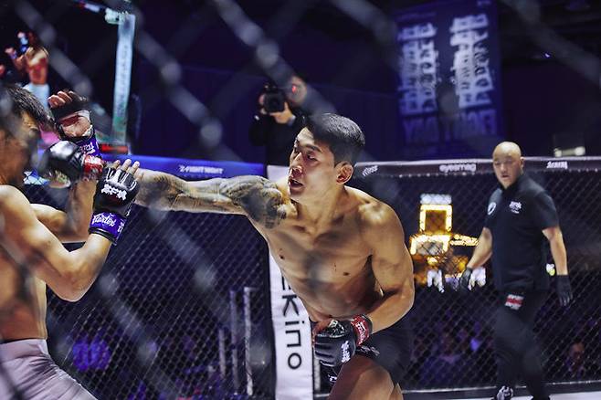 Yoo Joo-sang fights Kawana Masuto at ZFN 02 on Dec. 14, 2024. His TKO victory that night secured him a ticket to the UFC. (ZFN)