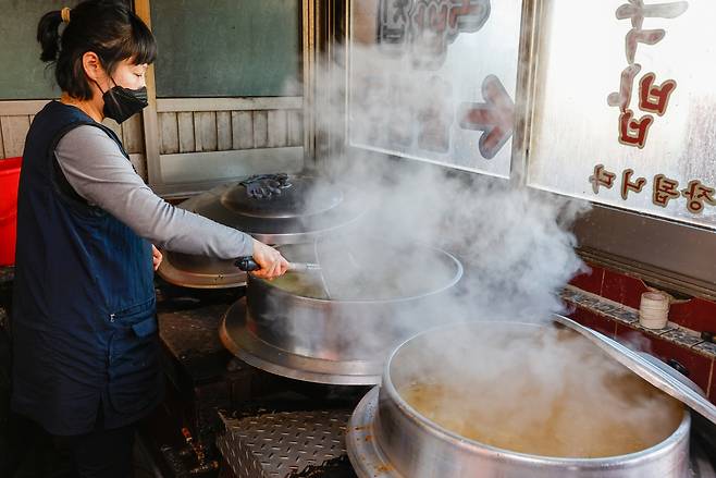 동해 북평 오일장 국밥. 북평장날은 끝자리 3,8일이다.