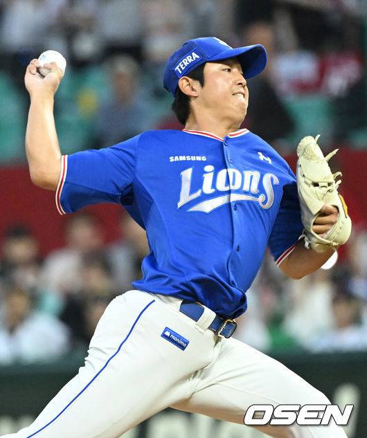 [OSEN=인천, 김성락 기자] 24일 오후 인천 SSG랜더스필드에서 ‘2023 신한은행 SOL KBO리그’ SSG 랜더스와 삼성 라이온즈의 경기가 열렸다.7회말 1사 1, 3루 삼성 양창섭이 마운드에 올라 힘차게 공을 뿌리고 있다. 2023.06.24 /ksl0919@osen.co.kr