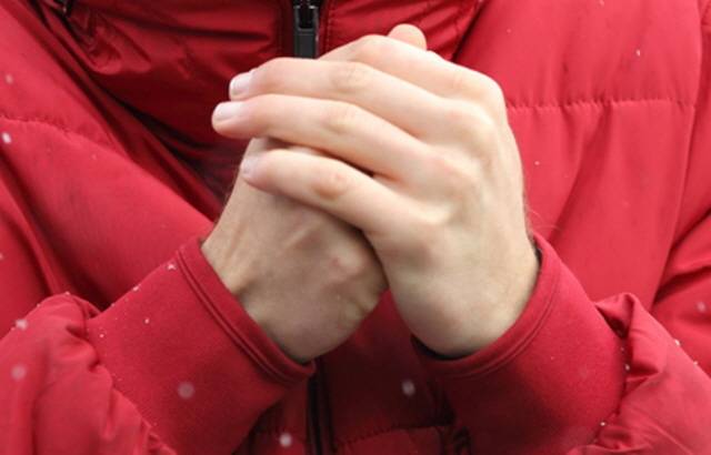 갑자기 불어온 찬 바람에 손톱 밑이 찌릿하고 아프다면 '사구체종'을 의심해봐야 한다. 클립아트코리아