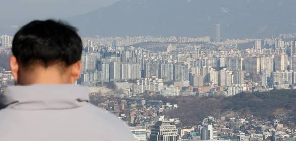 서울 남산에서 바라본 아파트 단지 모습. 뉴스1