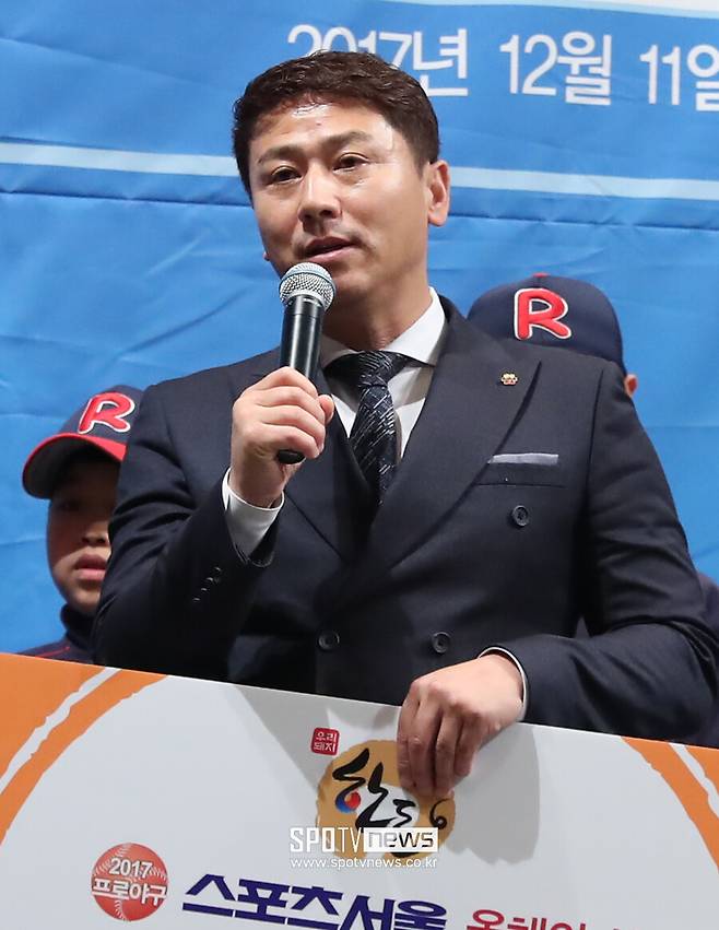 ▲ SSG가 신임 퓨처스 감독으로 선임했던 박정태 감독이 결국 자진사퇴했다. 박정태 감독은 음주운전 전력으로 논란이 불거지면서 구단에 자진사퇴 의사를 전달했다. ⓒ스포티비뉴스DB