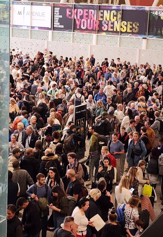 아프리카 한 국가의 입국 심사 대기 줄 [사진/성연재 기자]