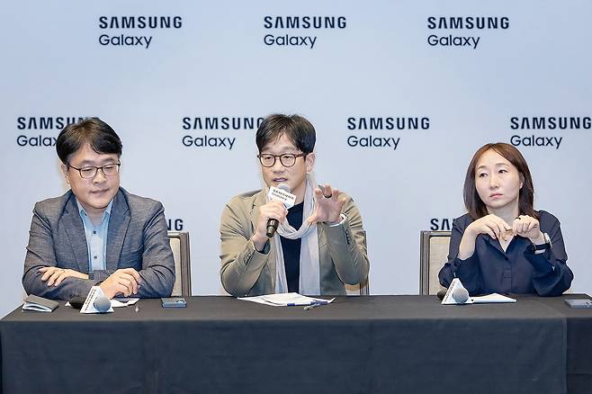 23일(현지 시간) 미국 캘리포니아 새너제이에서 삼성전자는 '갤럭시 언팩 2025' 후속 개념으로 '갤럭시 AI' 브리핑을 진행했다. 왼쪽부터 강민석 삼성전자 MX사업부 CX실 상무, 김정현 삼성전자 MX사업부 CX실장(부사장), 정혜순 삼성전자 MX사업부 개발실 부사장(삼성전자 제공)