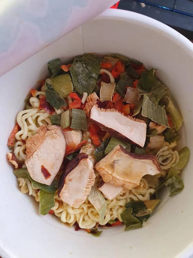 IMG_0389.webp.ren.jpg 수출용 신라면컵 내수차별...?