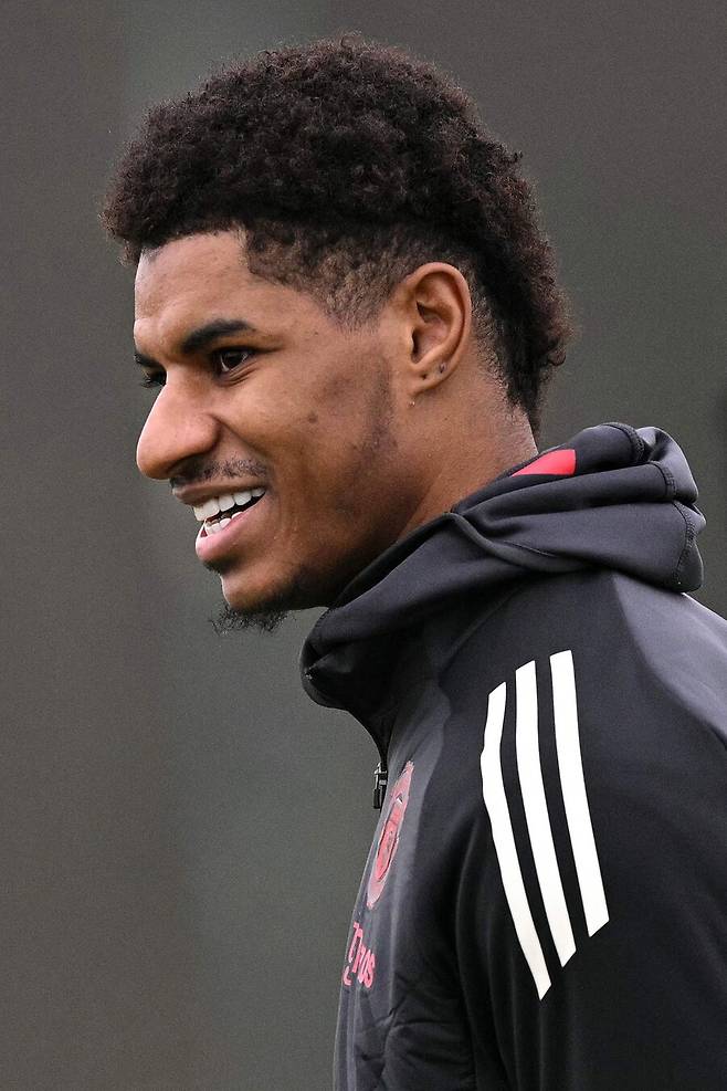 ▲ 맨체스터 유나이티드 성골 마커스 래시포드가 레인저스와의 2024-25 유럽축구연맹 유로파리그(UEL) 리그 페이즈 7차전을 앞두고 캐링턴 훈련장에서 몸을 풀었다. ⓒ연합뉴스/AFP/REUTERS