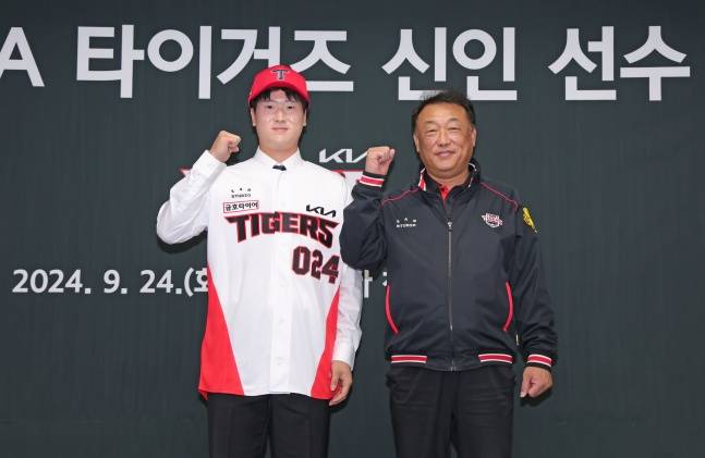 2025 KIA 2라운드 신인 이호민(왼쪽). /사진=KIA 타이거즈 제공