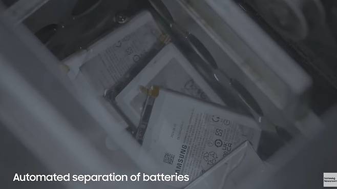 [샌디에고=뉴시스] 삼성전자가 갤럭시S25 시리즈 배터리에 들어가는 코발트 일부를 구형 갤럭시 스마트폰 폐배터리에서 추출한 코발트를 사용했다. (사진=삼성전자 뉴스룸) *재판매 및 DB 금지