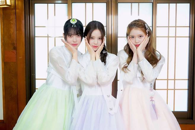 (왼쪽부터) 코코, 방지민, 정세비 / 사진제공=웨이크원