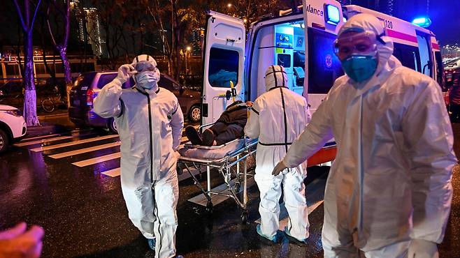 코로나19 당시 우한의 의료 시스템은 엄청난 압박에 시달렸다