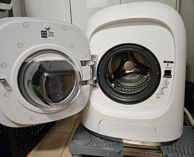 중국 가전 기업 로보락이 한국 시장을 겨냥해 내놓은 1~2인 가구용 소형 세탁건조기 'M1'./전병수 기자