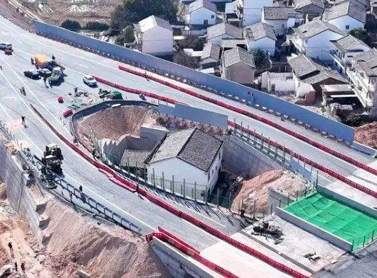 영국 메트로가 소개한 중국의 한 못집. 출처=X