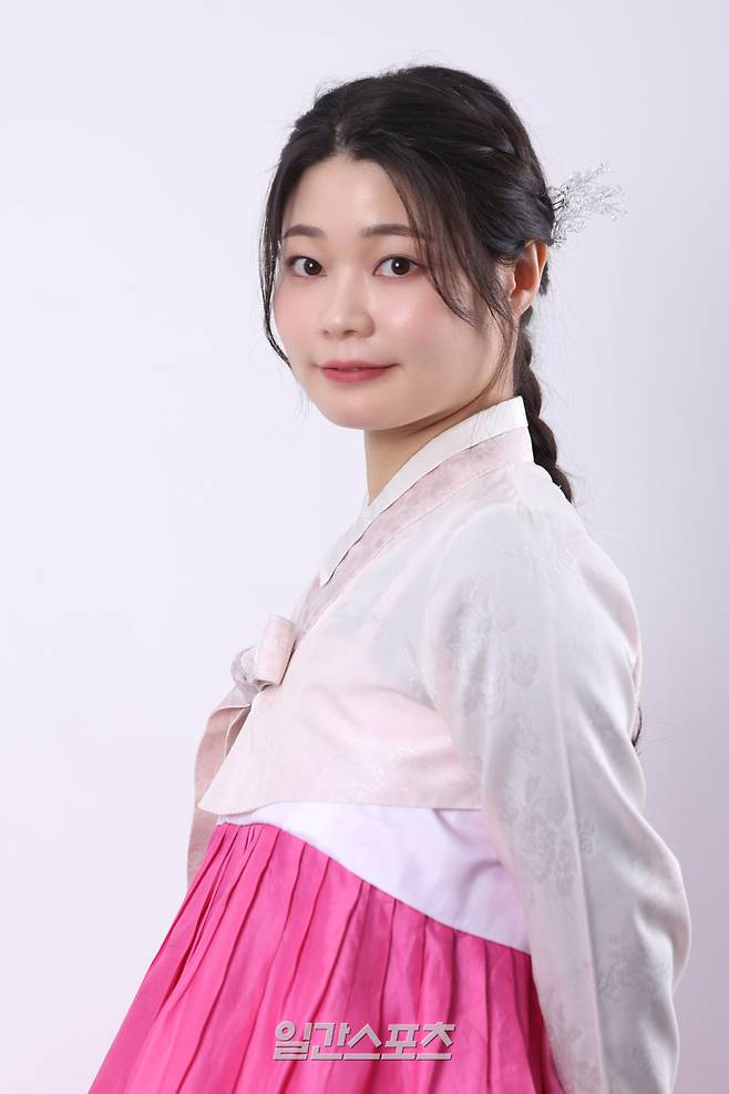 배우 정하담이 20일 오후 서울 중구 순화동 KG타워에서 진행된 일간스포츠와의 인터뷰에 앞서 포즈를 취하고 있다.서병수 기자 qudtn@edaily.co.kr /2025.01.20/