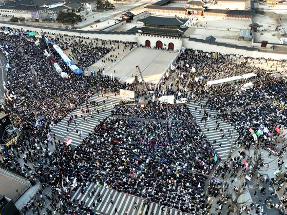지난해 12월 28일 광화문 앞에서 열린 대통령 퇴진 촉구 집회. 연합뉴스