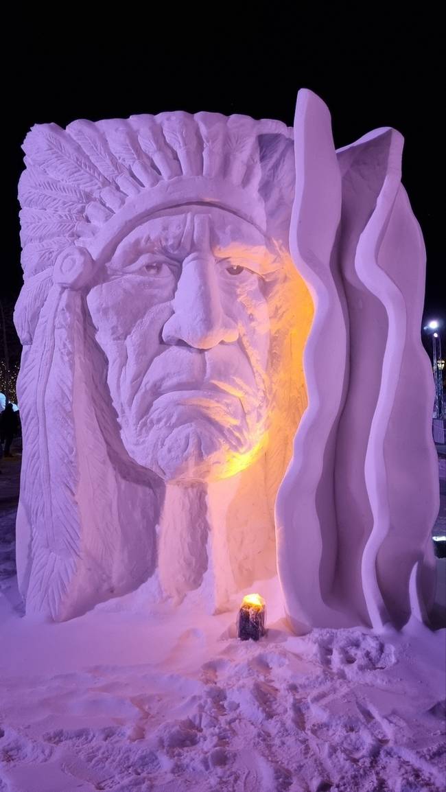 ▲ 삼척 출신 조각가 홍순태 조형작가팀이 최근 미국에서 열린 국제 눈조각 선수권 대회에서 한국 대표로 참가해 당당히 1위를 차지했다. 이 대회는 세계 3대 눈조각 대회로 손꼽힌다.