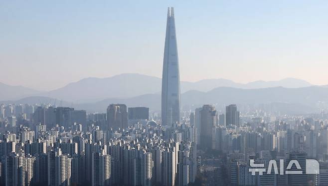 [서울=뉴시스] 김금보 기자 = 지난달 8일 서울시내 아파트 단지. 2024.12.08. kgb@newsis.com