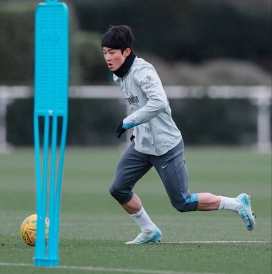 훈련에 집중하는 양민혁. /사진=토트넘 SNS