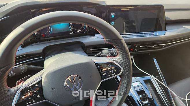 폭스바겐 골프 GTI 1열. (사진=이데일리 이다원 기자)