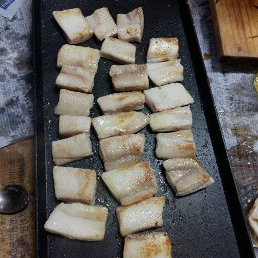 1000020245.jpg 경상도 제사음식 상어고기(돔배기)