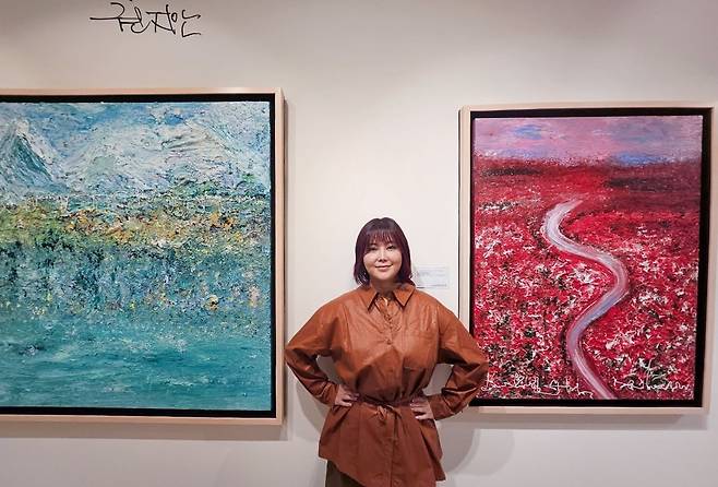 권지안(솔비)과 그의 작품./ 사진=지안캐슬