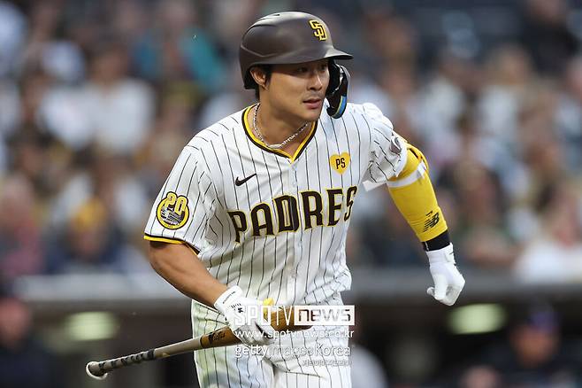 ▲ FA 시장에 남아 있는 가장 뛰어난 유격수인 김하성은 여러 팀들과 연계되고 있으나 어깨 부상이라는 악재 속에 아직 계약에 이르지는 못했다.