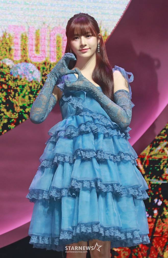 걸그룹 피프티피프티(FIFTY FIFTY) 하나가 20일 오후 서울 광진구 예스24라이브홀에서 진행된 두 번째 미니 앨범 '러브 튠'(Love Tune) 발매 기념 쇼케이스에서 포즈를 취하고 있다.  '러브' 버전과 '튠' 버전 2가지로 발매되는 이번 앨범은 타이틀곡 'SOS'와 선공개 곡 '스타리 나잇'(Starry Night)'을 비롯해 '푸시 유어 러브'(Push Your Love), '그래비티'(Gravity), '스태리 나잇', 'SOS' 영어 버전까지 총 6개 곡이 수록됐다. /2024.09.20 /사진=이동훈