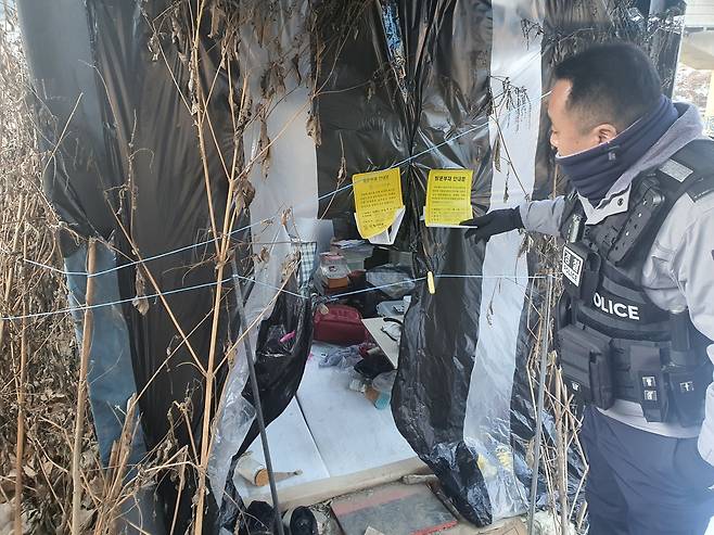 노숙인의 임시 거처 [남양주북부경찰서 제공. 재판매 및 DB 금지]