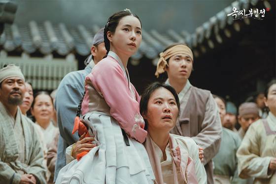 A scene from JTBC's ″The Tale of Lady Ok,″ which wrapped up its 16-episode run on Jan. 26. [JTBC]