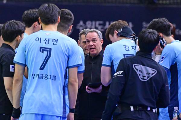 파에스 감독은 한국에서 생활을 즐기고 있다고 말했다. 사진 제공= KOVO