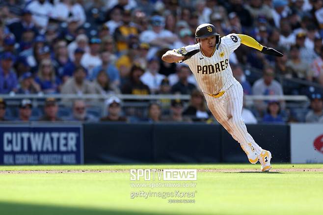 ▲ MLB.com은 “수술에서 복귀하는 그의 건강과 팔의 힘에 대한 의문이 제기되겠지만, 김하성과 계약하는 것은 가치 있는 도박이다"라면서 김하성의 영입을 긍정적으로 평가했다.