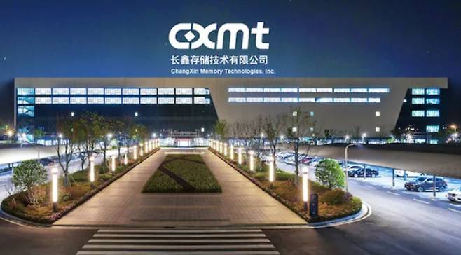 중국 반도체업체 창신메모리(CXMT)가 D램부문에서 삼성전자와 SK하이닉스를 바짝 뒤쫓고 있다.
