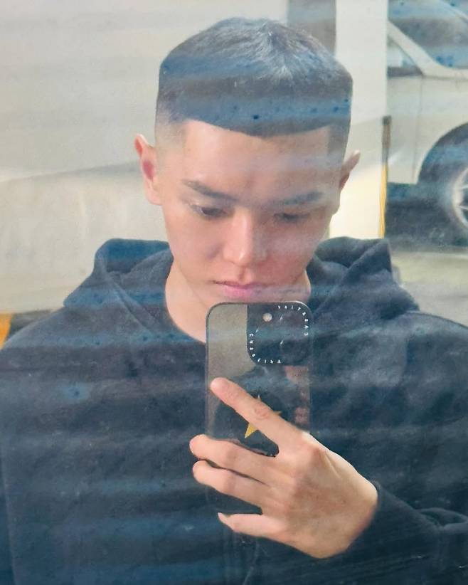 NCT 태용도 반삭 버즈 컷으로 새롭게 변신했다.@taeoxo_nct