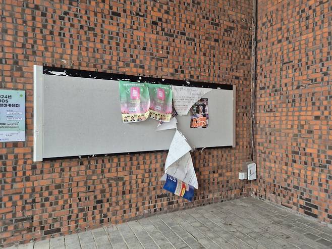 서울 동대문구 서울시립대학교 학생회관 건물. 연세대와 한국외대 등 일부 대학들에서는 등록금 인상을 반대하는 내용의 대자보가 붙은 것과 달리 서울시립대 내에서는 관련 대자보를 찾아볼 수 없었다./사진=박진호 기자