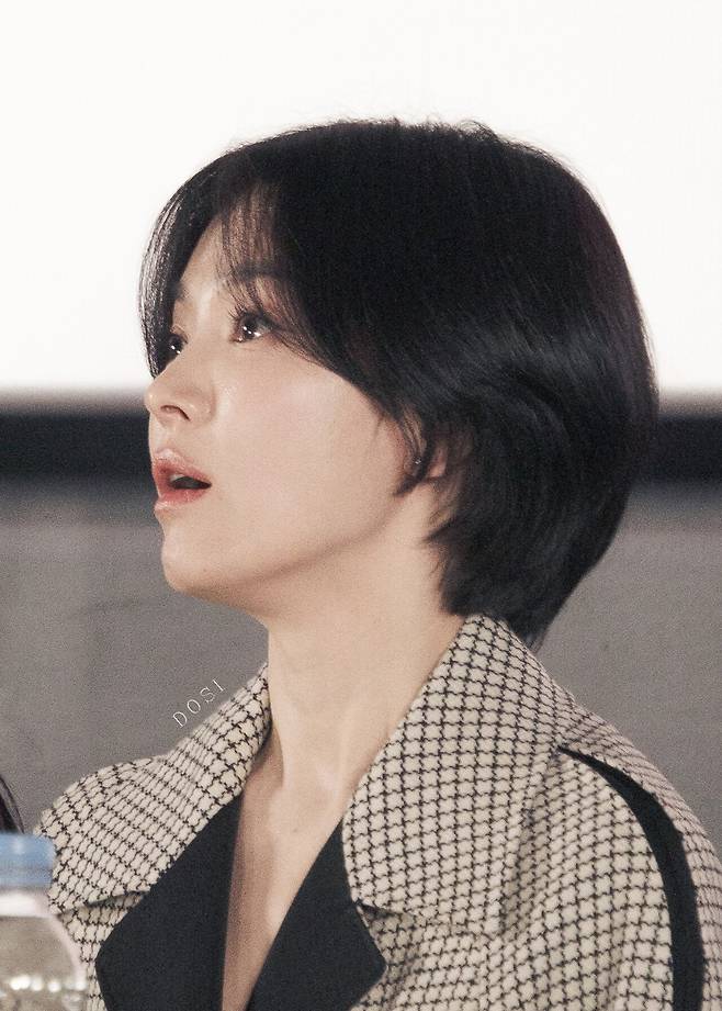 GiOy66faAAAU6a_.jpg 무대인사하는 송혜교 실물