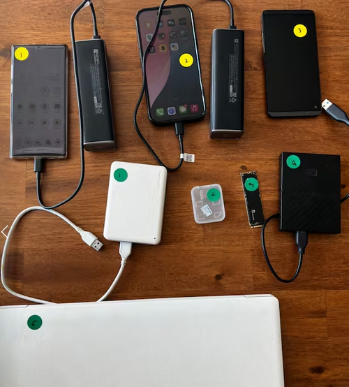 ▲ 서울경찰청이 총책 A씨로부터 압수한 전자 기기 모습. 서울경찰청 제공