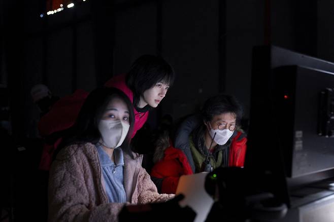 배우 박규영은 자신의 역할을 가족에게도 알리지 않았다. 그는 "부모님이 시즌2를 보시면서 '너', '야', '우와' 이러시며 놀라시더라"고 웃었다. 넷플릭스 제공