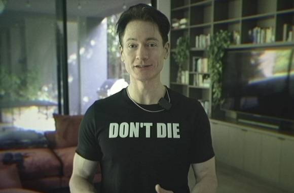 억만장자 브라이언 존슨이 신체 노화를 막고 생물학적 나이를 되돌리기 위한 각종 건강 관리법을 공개해 화제를 모으고 있다. 넷플릭스