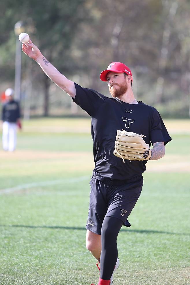 KIA 타이거즈 새 외국인 투수 아담 올러가 지난 29일 미국 어바인 스프링캠프에서 첫 불펜 투구를 소화했다. KIA 타이거즈