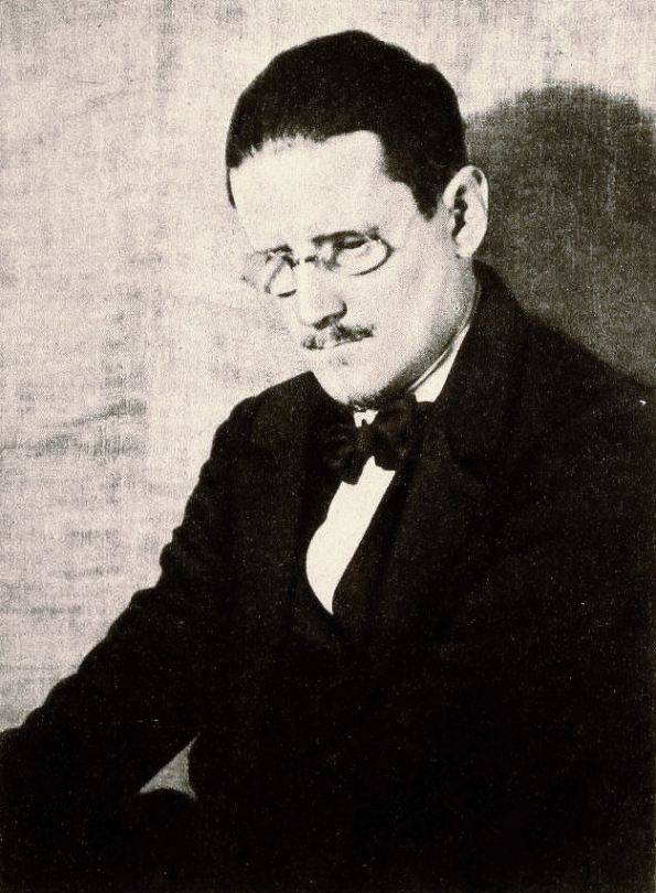 제임스 조이스. (출처: Man Ray(1922), Public domain, via Wikimedia Commons)