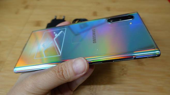 UESYpn.jpg 삼성에서 갤럭시 스마트폰 색으로 다시 한 번 내줬으면 하는 색