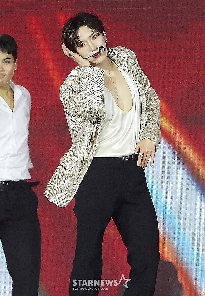 그룹 WayV 텐이 지난 27일 오후 태국 방콕 임팩트 챌린저 홀 1-2(IMPACT Challenger Hall 1-2)에서 진행된 '제 9회 아시아 아티스트 어워즈'(The 9th Asia Artist Awards, 이하 'AAA 2024')'에 참석해 멋진 무대를 선보이고 있다.   WayV는 이날 'AAA 2024'에서 'AAA 베스트 아티스트', 텐은 'AAA 베스트 초이스'를 수상했다. /사진=김창현 chmt@