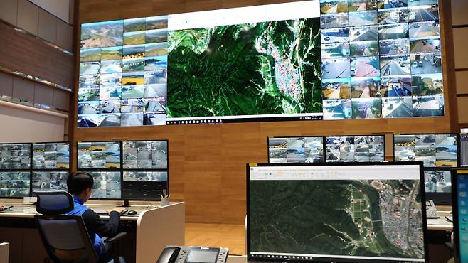 CCTV 통합관제센터 내부 모습. 영덕군 제공