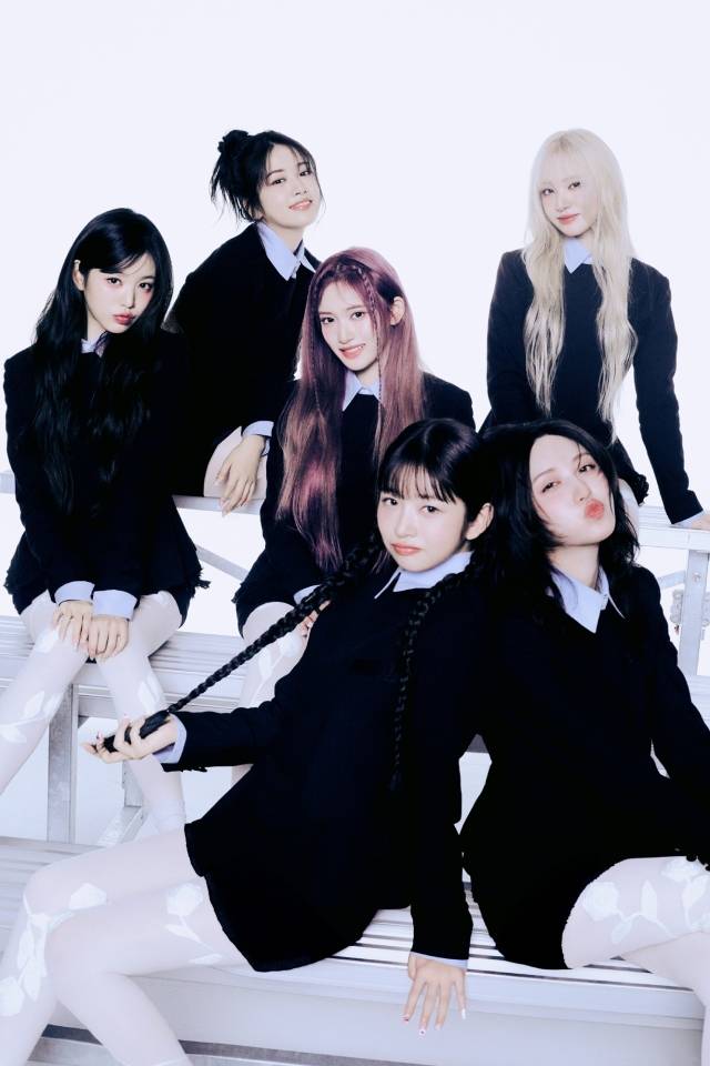 아이브 3번째 미니 앨범 '엠파시'의 단체 이미지. 스타쉽엔터테인먼트 제공