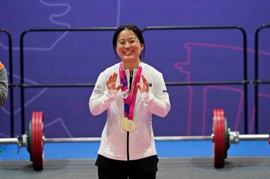 지난 해 16회 베를린 스페셜올림픽 역도 여성 52kg급 경기에서 스쿼트 90kg, 벤치프레스 37.5kg, 데드리프트 110kg 기록으로 종목별 1위와 합계종목 1위를 기록해 금메달 4개를 목에 건 역도대표팀 이은서[스페셜올림픽 코리아 제공=연합뉴스]