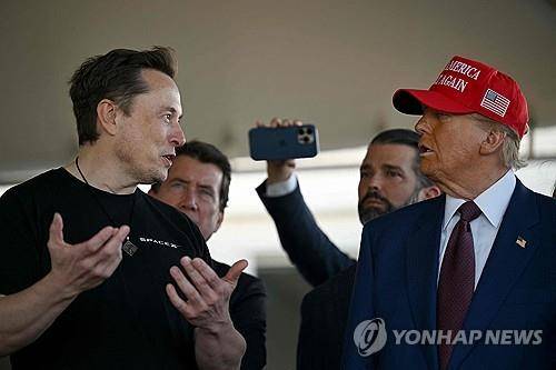 머스크(좌)와 트럼프 대통령 [게티 이미지=연합 자료사진. 재판매 및 DB 금지]