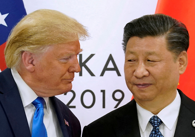 지난 2019년 일본 오사카에서 열린 G20 정상회의에서 만난 도널드 트럼프(왼쪽) 미국 대통령과 시진핑 중국 국가 주석. [로이터]