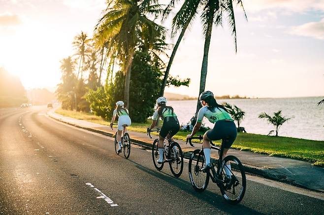 괌으로 가는 ‘건강여행’객이 늘고 있다. 사진은 일반여행객 신청이 많은 괌 사이클 대회.