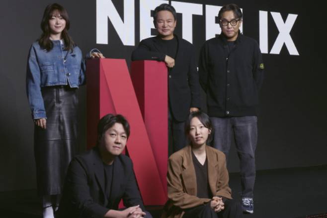 좌측 위부터 이나은 작가, 김원석 감독, 이창민 감독, 이일형 감독(좌측 아래), 유영은 감독. 넷플릭스 제공